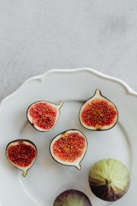 Kaboompics - Halved Red Figs And Whole Green Figs On White Plate
