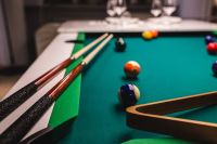 Kaboompics - Billiard balls on green table with billiard cue