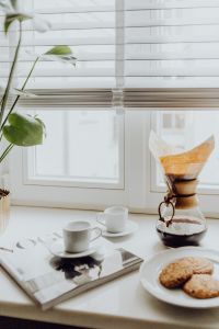 Kaboompics - Brewing third wave coffee with Chemex