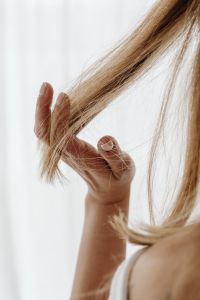 Kaboompics - Close-Up of a Hand Supporting Blonde Hair Ends