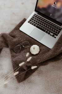 Kaboompics - Laptop, glasses & small white pumpkin