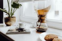Kaboompics - Brewing third wave coffee with Chemex