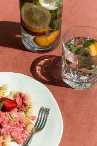 Kaboompics - Peach and Lemon Water With Fresh Fruit Slices
