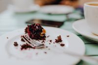 Kaboompics - Drinking coffee and eating cake in a cafeteria