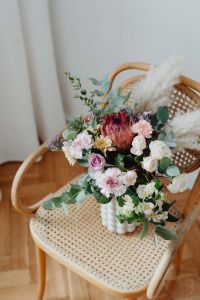 Kaboompics - Close-Up of Roses and Eucalyptus in Neutral Home Decor