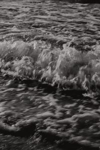 Kaboompics - Black and White Surf Breaking into White Foam, Sea Texture