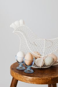 Kaboompics - Hen - shaped egg basket & glass egg holders