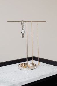 Kaboompics - Jewellery stand on marble