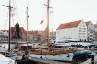 Kaboompics - Gdańsk Motława Marina with Sailing Boats and Historic Riverside Townhouses