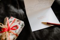 Kaboompics - Christmas Gift and Blank Envelope on Dark Textile