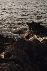 Kaboompics - Small Wave Breaking Around Dark Shore Rocks