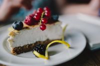 Kaboompics - Close-Up Berry Cheesecake Slice with Raspberries and Blackberries