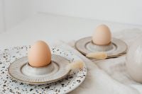 Kaboompics - Beige Easter table setting - quail eggs - neutral colors - natural eggs
