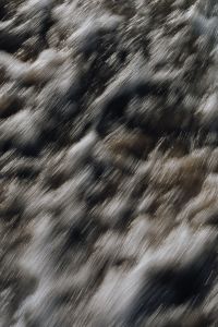 Kaboompics - Diagonal Silver Waves on Deep Water, Abstract Motion-Blur Wallpaper
