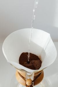 Kaboompics - Coffee brewed in a Chemex and peanut butter sandwiches for breakfast