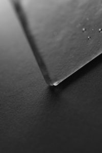 Kaboompics - Black Minimal Abstract Shadow and Water Drop Background