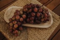 Kaboompics - Red Grapes on Ceramic Platter Close-Up