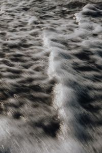 Kaboompics - Soft-Focus Ripples and Sea Foam, Grayscale Background