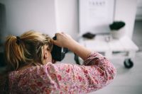Kaboompics - Woman in pink with her camera