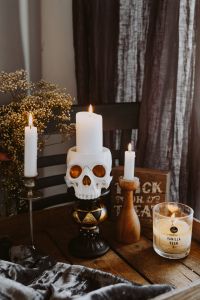 Kaboompics - Halloween Skull Candle Centerpiece with Dried Flowers and Candles