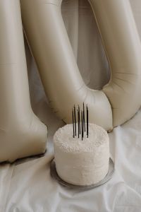 Kaboompics - Close-Up Cake with Black Candles and Inflatable Balloons