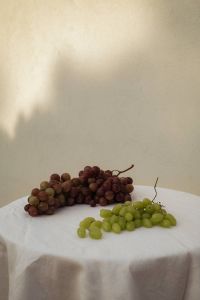 Kaboompics - Red and Green Grapes on Round Table