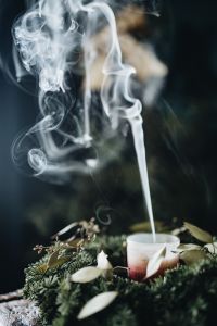 Kaboompics - Candle and wreath