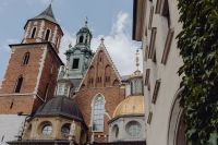 Kaboompics - Wawel Cathedral Framed by Ivy-Covered Krakow Facade