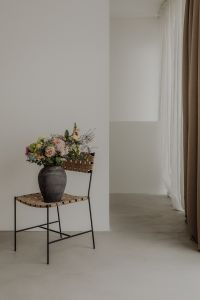 Kaboompics - Large Negative Space with Small Floral Detail in Neutral Interior