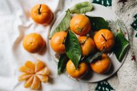 Kaboompics - Mandarin Oranges and Peeled Citrus Segments on Linen