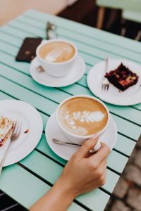 Kaboompics - Drinking coffee and eating cake in a cafeteria