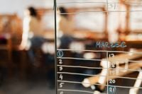 Kaboompics - Calendar on the mirror