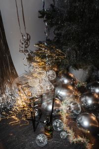 Kaboompics - Glamorous New Year's Eve Table with Champagne, Silver Balloons and Disco Balls