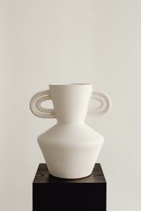 Kaboompics - Photo studio interior - C-stand lighting tripod - photo backdrop - LED lamp