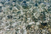 Kaboompics - Close-Up Turquoise Water and Rounded Stone Texture