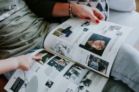 Kaboompics - Woman read a magazine