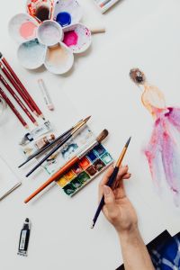 Kaboompics - A woman paints with watercolors