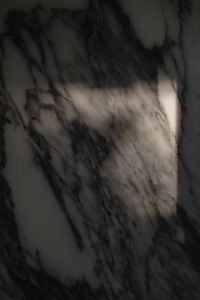 Kaboompics - Dark Arabescato Marble with Warm Light Reflection