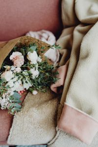 Kaboompics - Female and pink bouquet of flowers