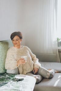 Kaboompics - The woman is drinking tea on the couch