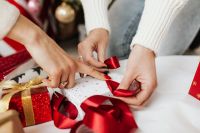 Kaboompics - Gift Wrapping