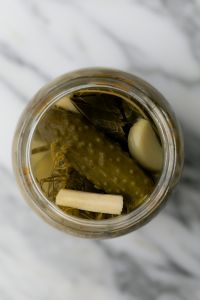 Kaboompics - Top-Down Pickle Jar with Garlic, Dill and Bay Leaves on Marble Background