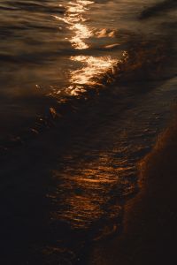 Kaboompics - Sunset Sea Background Dark Wave Golden Edge