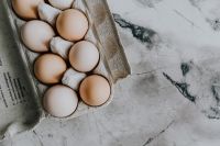 Kaboompics - Fresh eggs on the marble table