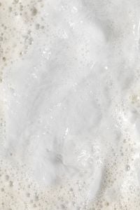 Kaboompics - Soft-Focus White Cleanser Foam with Fine Bubbles, Minimal High-Key Texture