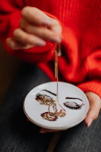Kaboompics - Decorative plate for jewelry