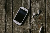 Kaboompics - Vintage Samsung Phone and Wired Earphones on Rustic Wood