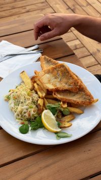 Kaboompics - Fried Fish And Chips With Coleslaw And Lemon