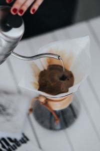 Kaboompics - Woman pouring water in Chemex filter coffee maker