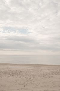 Kaboompics - Hazy Sea Horizon Above an Empty Beach